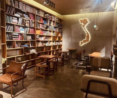 Mẫu bàn ghế nhà hàng sang trọng bọc nệm nâng tầm không gian