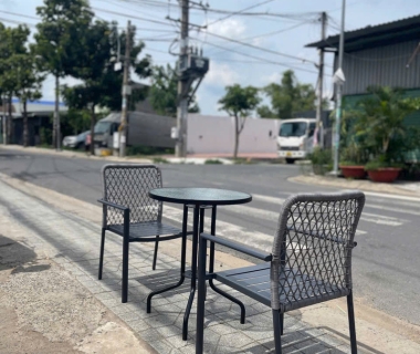 Sơn tĩnh điện: Lợi ích vượt trội cho bàn ghế sắt ngoài trời