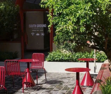 Top 5 Lý Do Bạn Cần Biết Khi Chọn Đơn Vị Phân Phối Bàn Ghế Thiết Kế Quán Cafe